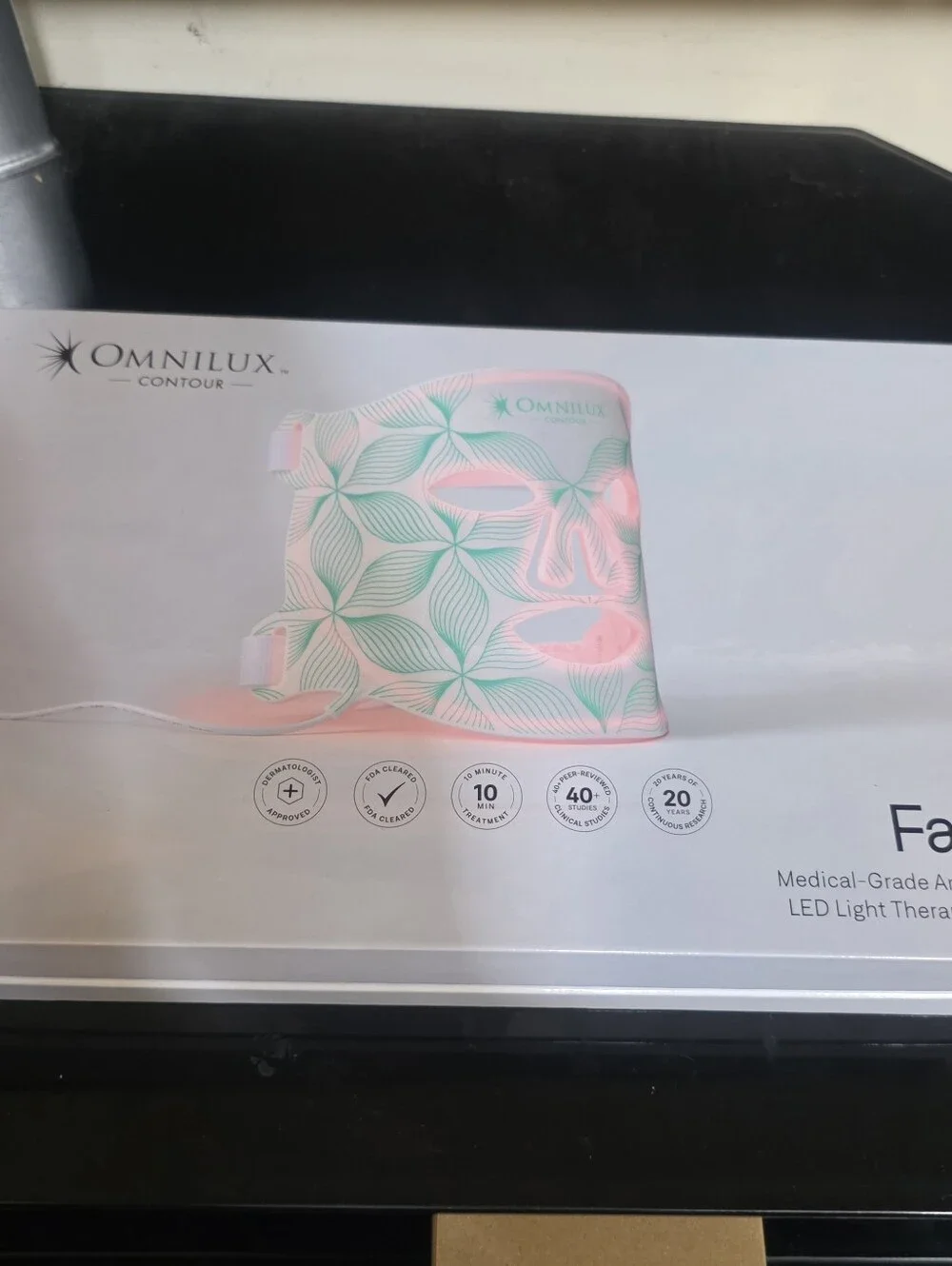 OMNILUX Contour FACE - LED Light Therapy Mask - NEW